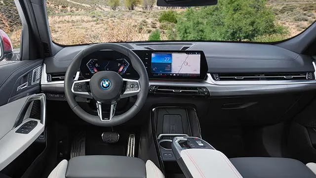 BMW iX2 사진 1